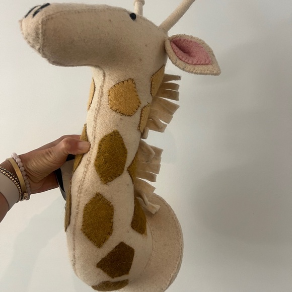Wall-hanging Fiona Walker felt giraffe head. - Picture 4 of 4